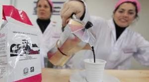 immagine caffe lazzarelle versato