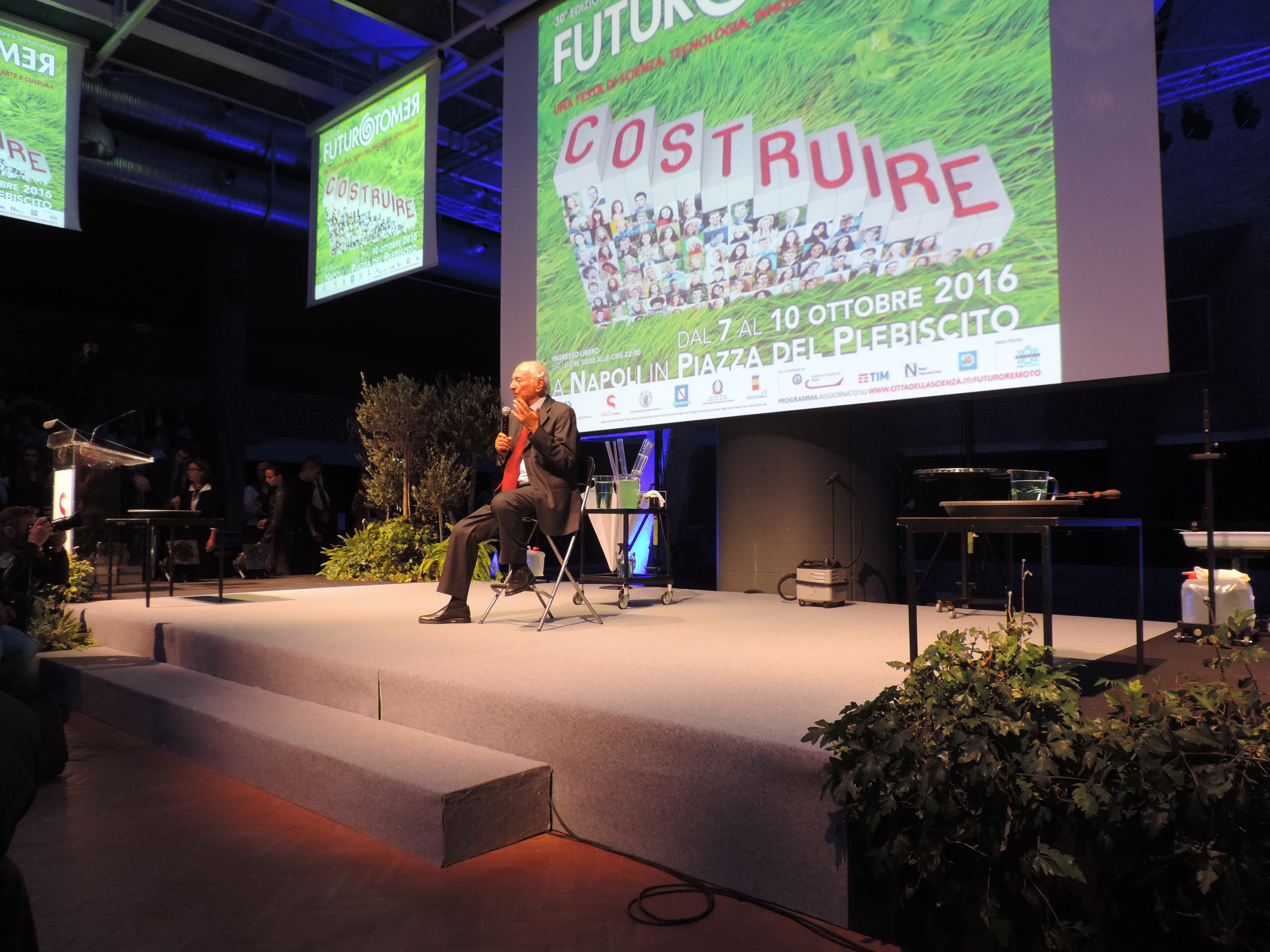 Inaugurata la XXX edizione di Futuro Remoto con Piero Angela. Eventi a Piazza Plebiscito dal 7 al 10 ottobre