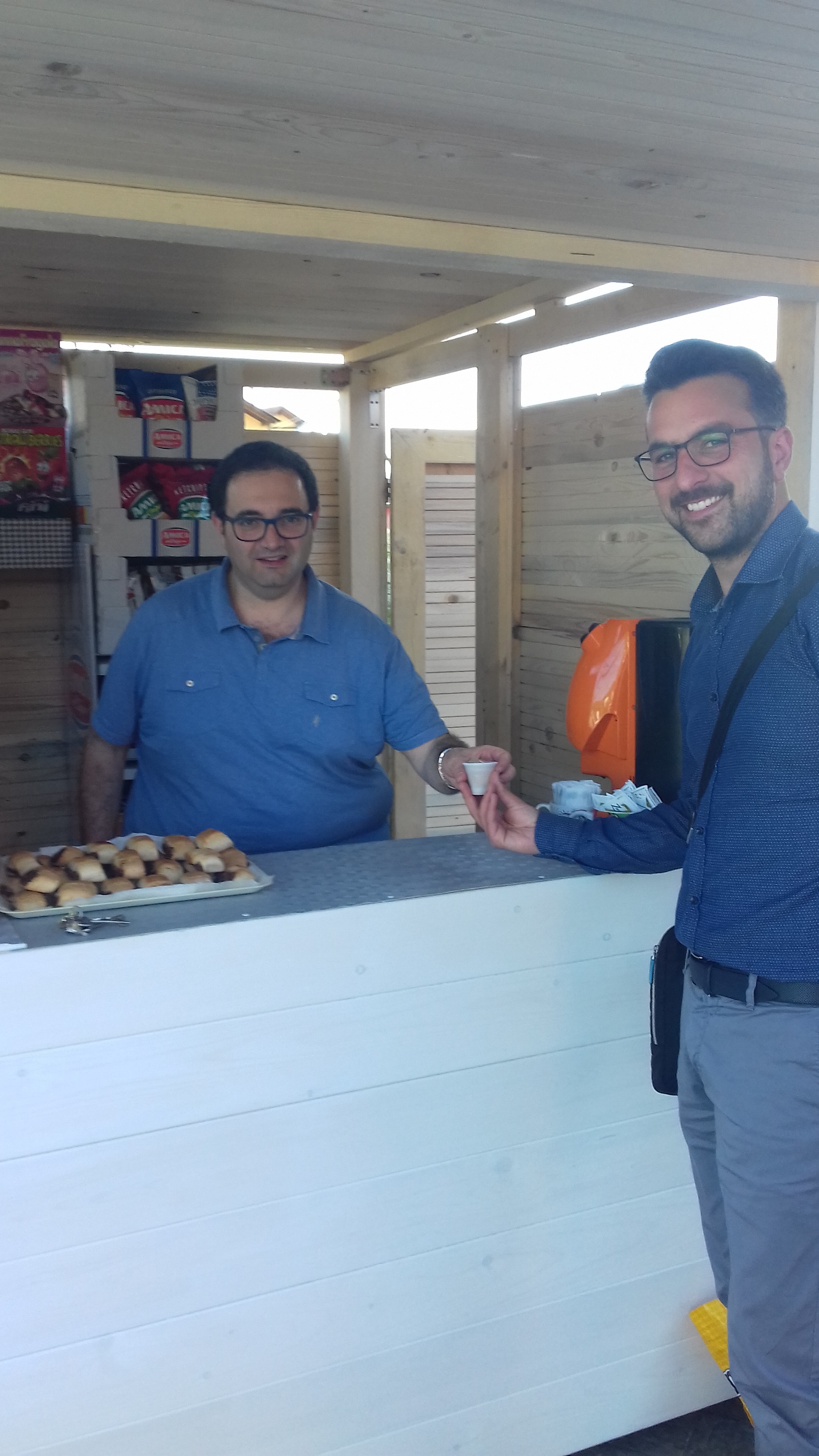 A Quarto il chiosco solidale…. e il caffè ve lo serve il parroco!