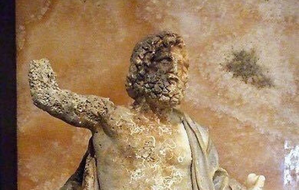 Zeus in trono torna a casa