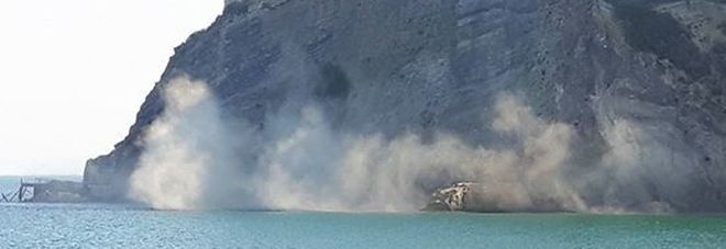 Monte di Procida: frana un costone tufaceo in località Acquamorta