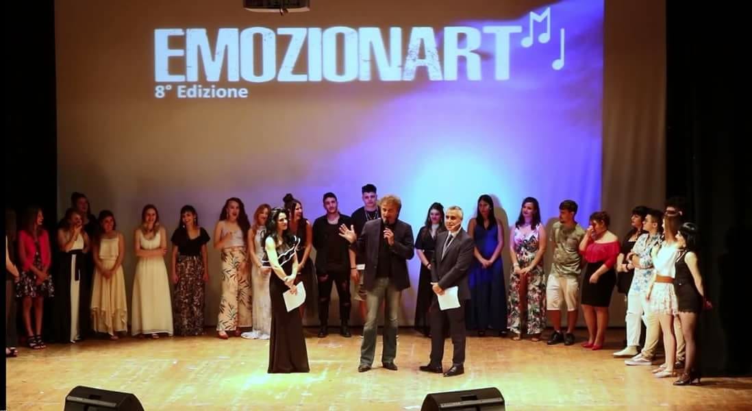 La giovane Maria Musto si aggiugica il primo posto e il Premio della critica di EMOZIONART 2018.