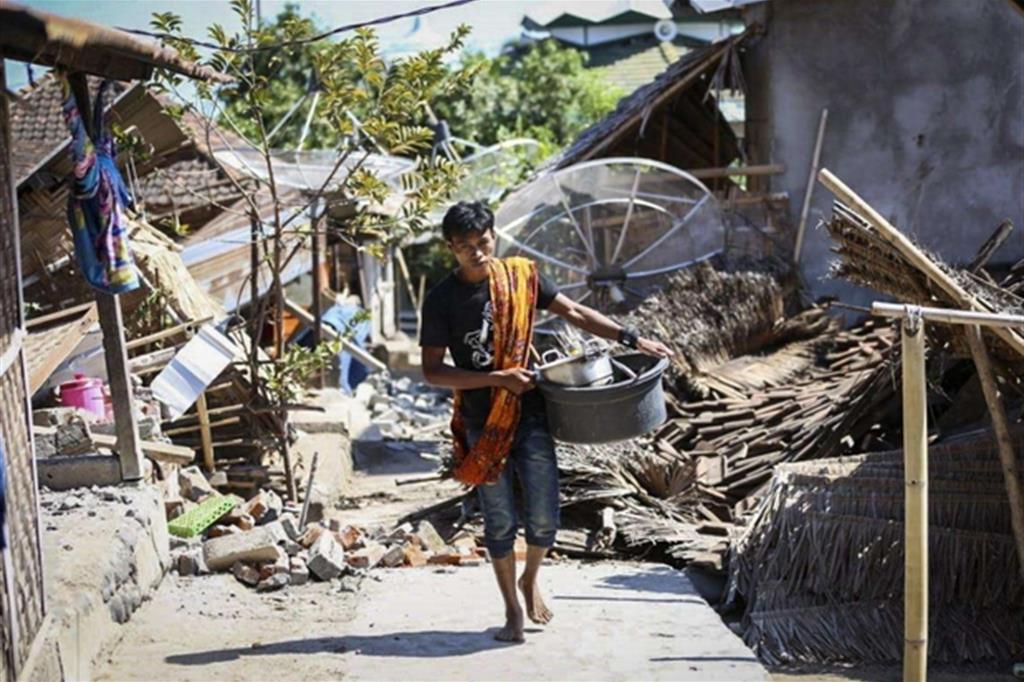 Indonesia. Caritas: “A quasi una settimana dal terremoto, situazione ancora drammatica a Lombok”