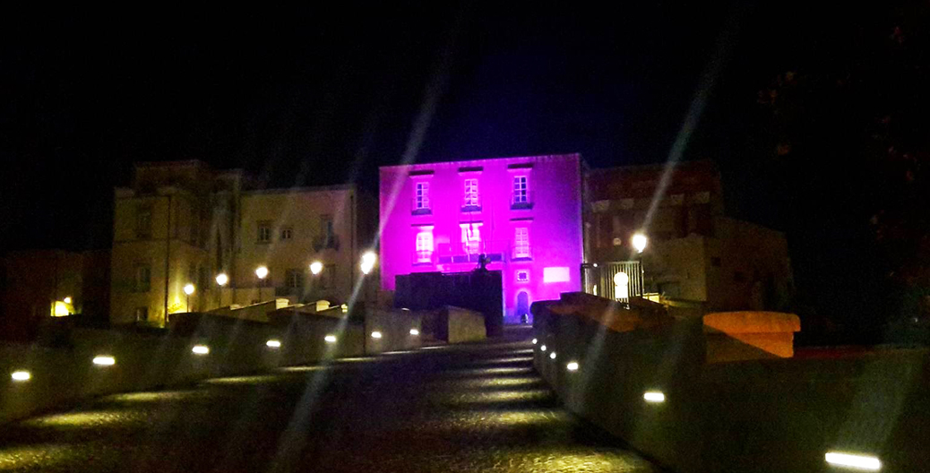 Campagna nazionale di prevenzione dei tumori del seno: per tre giorni il Rione Terra illuminato di rosa