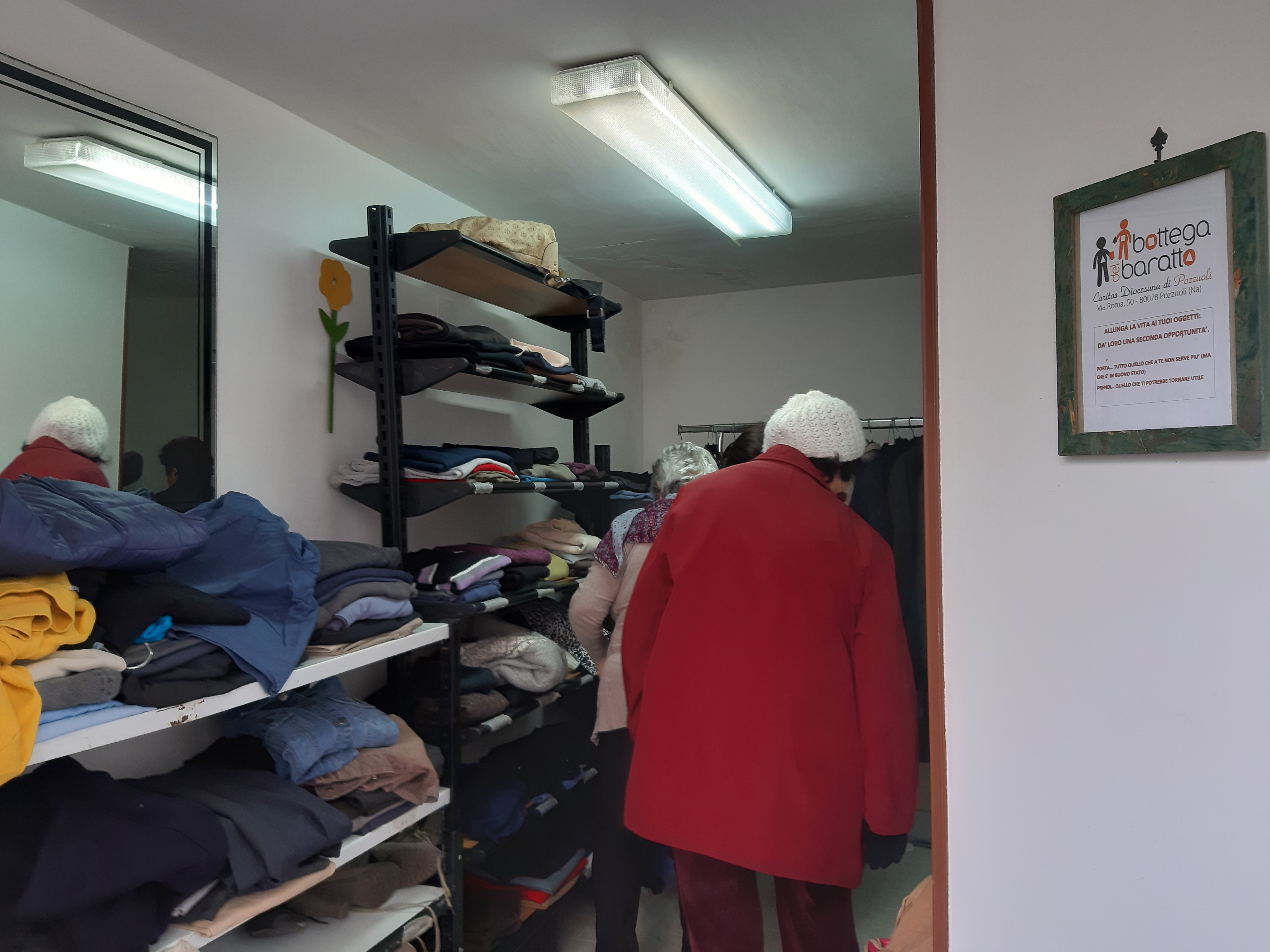 Povertà, la Chiesa risponde con beni e servizi. Il riciclaggio che aiuta i bisognosi