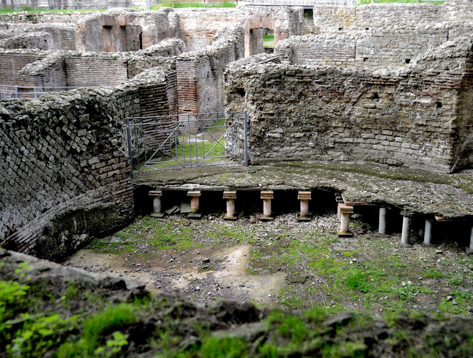 Zoom su Fuorigrotta: un viaggio attraverso le immagini. Le Terme di via Terracina