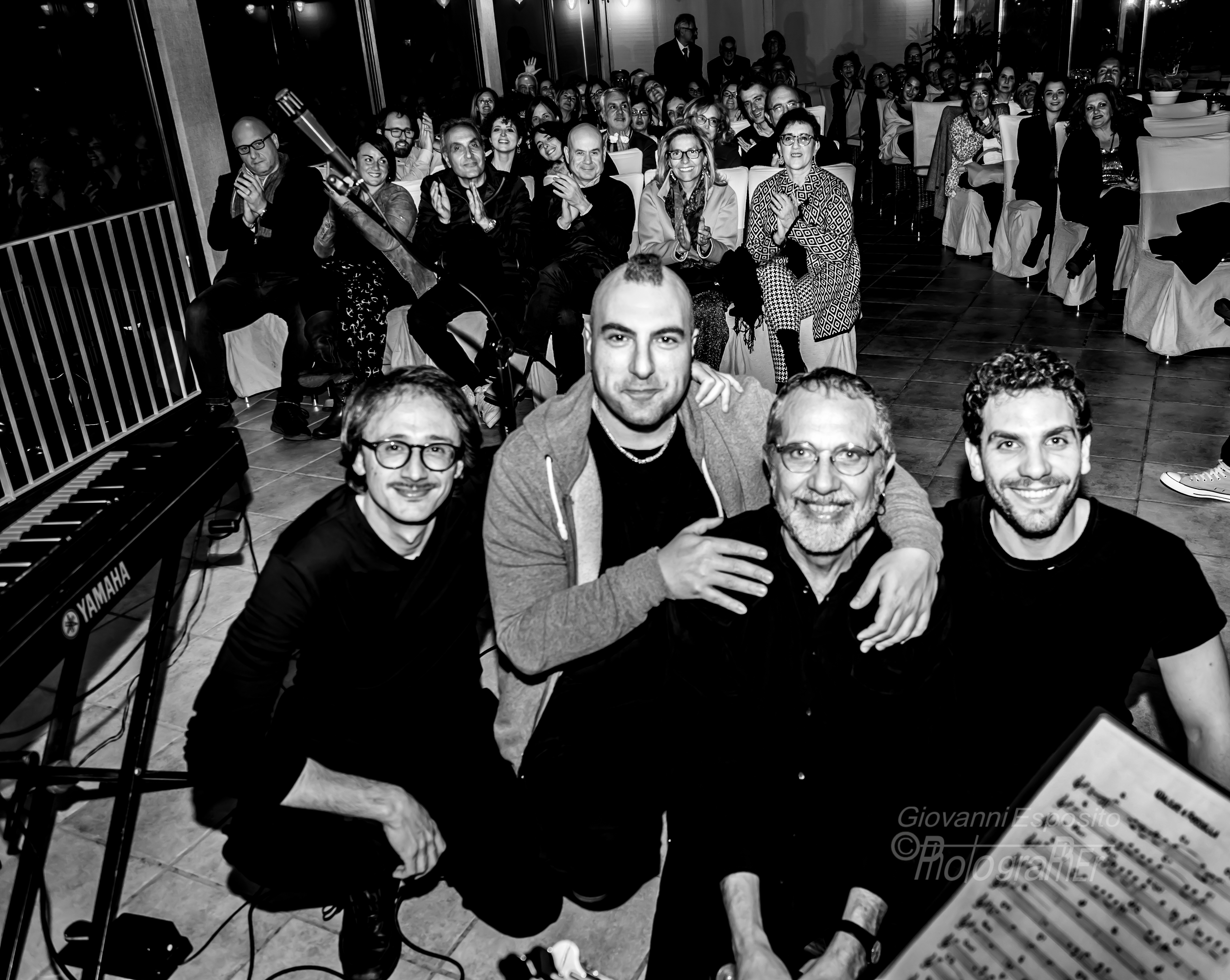 Neapolitan Gipsy Jazz a Terrazza Aruna di Bacoli, sabato 8 giugno