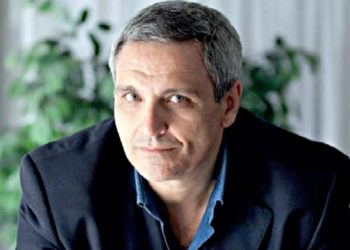 Napoli soffre, ma da sempre sa reagire. Intervista allo scrittore Maurizio De Giovanni