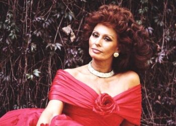 Una stella nel cielo di Pozzuoli. Libro di Paolo Lubrano omaggia la Loren nel 70° anniversario della carriera