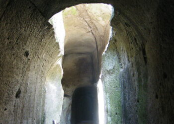 Alla scoperta della Cuma paleocristiana e poco nota. Gianfranco De Rossi e l’epigrafe del martire Massimo