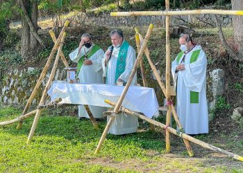 Gli scout augurano “buona strada“ al loro assistente ecclesiastico don Carlo Villano