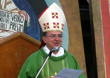 Patto educativo per la città metropolitana di Napoli: il vescovo di Pozzuoli e Ischia al fianco di don Mimmo Battaglia