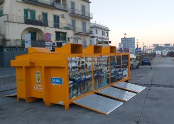 Pozzuoli, installate le prime mini isole ecologiche temporanee e removibili