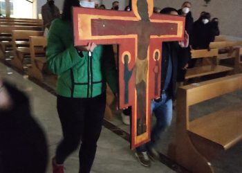 A Quarto i giovani in preghiera per la pace con i vescovi Pascarella e Villano