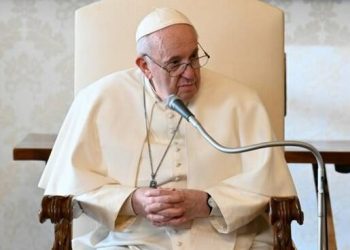 Papa Francesco: il chiacchiericcio distrugge la dignità di una persona, ti toglie l’identità