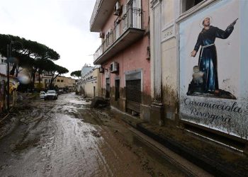 Il vescovo di Ischia presiede la celebrazione eucaristica nell’Hotel Mediterraneo