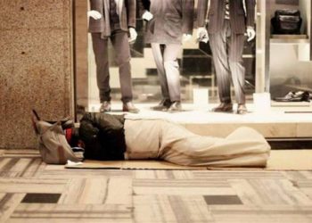 Emergenza freddo. Finalmente iniziative concrete per i senza fissa dimora: la Caritas di Napoli apre 50 posti letto