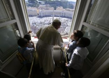 “Impariamo dai bambini e dalle bambine”. Papa Francesco annuncia un incontro mondiale il 6 novembre