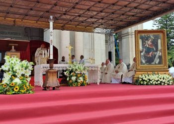 Un appello alla pace si rinnova a Pompei, durante la Supplica alla Vergine del Santo Rosario
