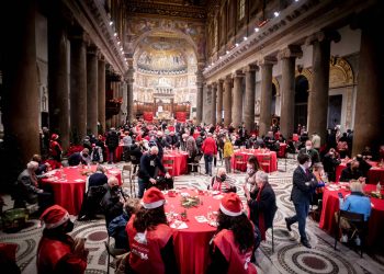 Comunità di Sant’Egidio. Pranzo di Natale, a Napoli con il cardinale Sepe, a Pozzuoli con il vescovo Villano