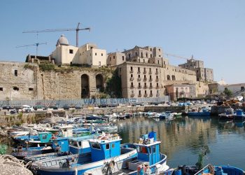 L’antica invasione dei pescatori puteolani in Sardegna, con il Pennone e l’Assunta
