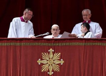 Preghiere per il papa dal vescovo di Pozzuoli e di Ischia, Carlo Villano