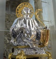 Processione dei Santi Patroni della Diocesi di Pozzuoli, presieduta dal vescovo Carlo Villano